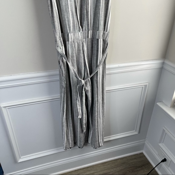 Cloth and Stone linen blend triped peek a boo belted sleeveless‎ jumpsuit medium - Picture 6 of 10